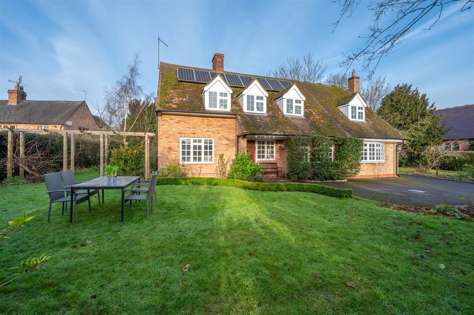 Property for Sale in StratforduponAvon Edwards Estate Agents